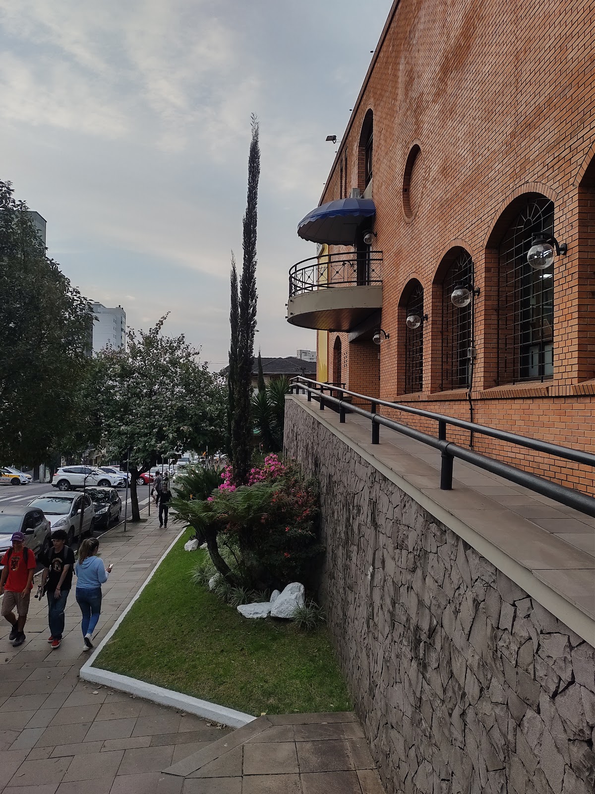 R Moreira César 2462