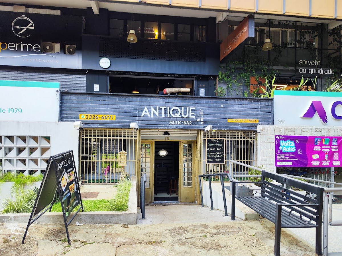 Antique Music Bistrô