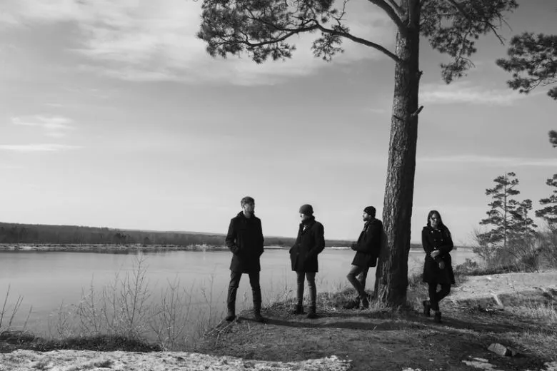 Isa Roddy Singer Isa Roddy lança releitura de “Changes” (Black Sabbath) com narrativa ...